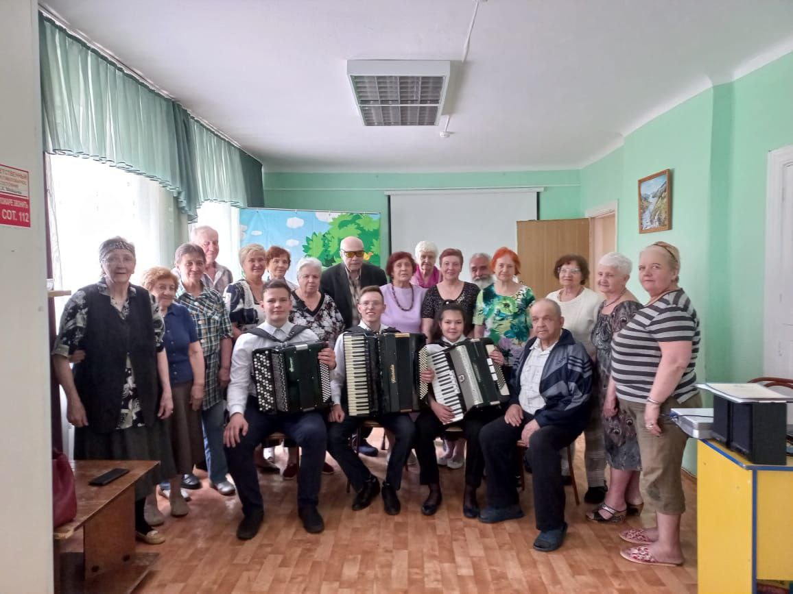 участники и зрители концерта