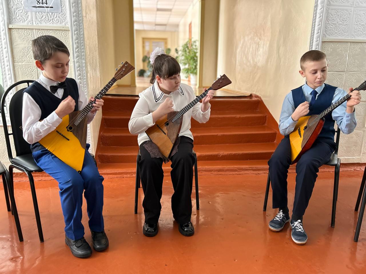 участники