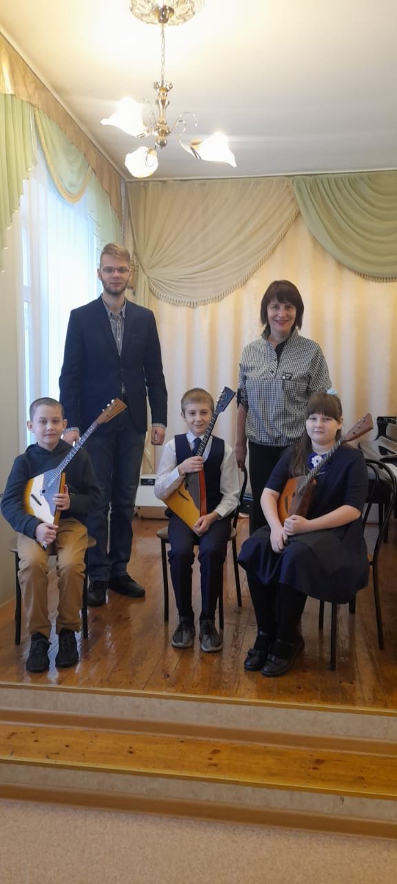 участники