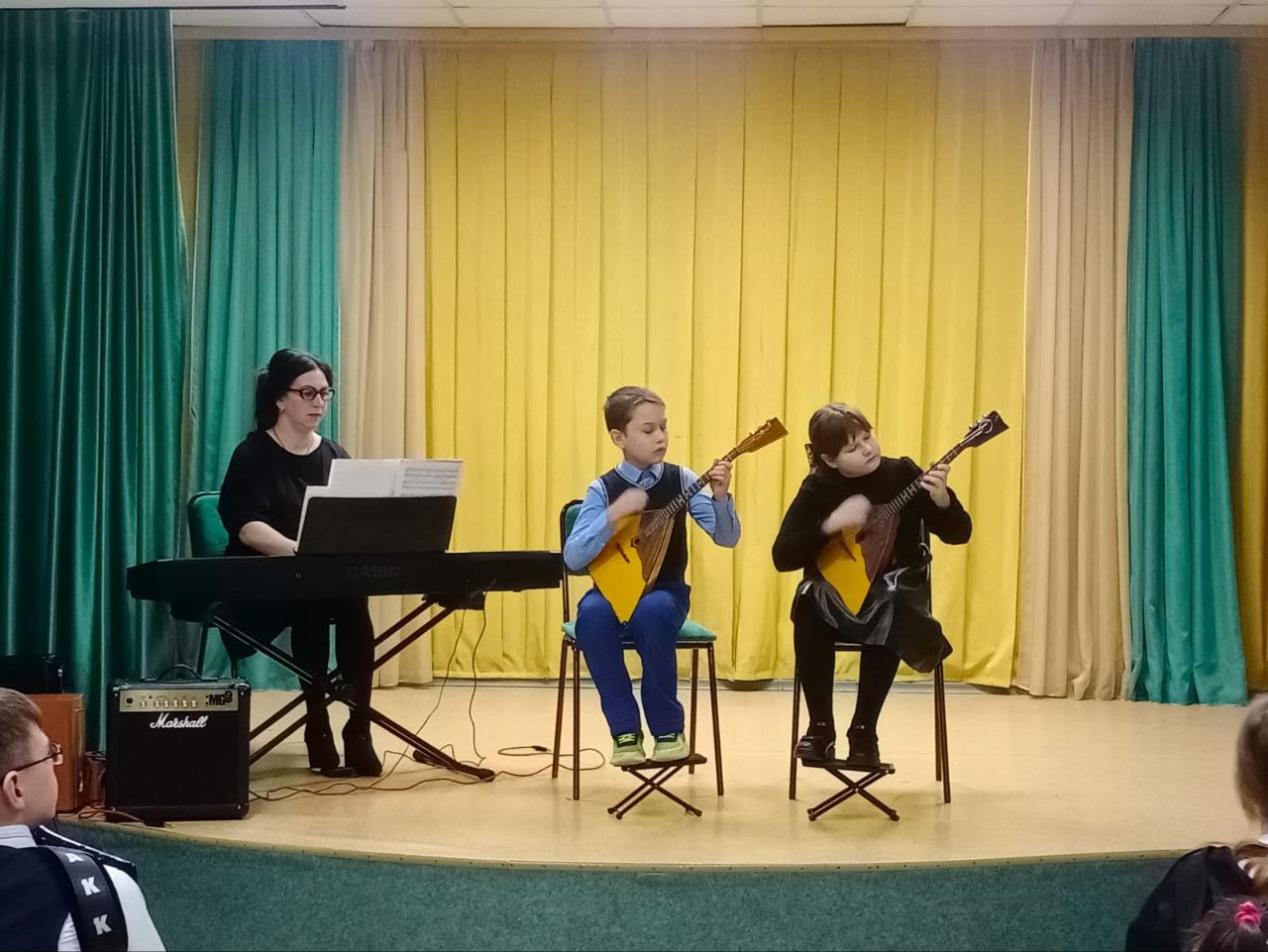 участники