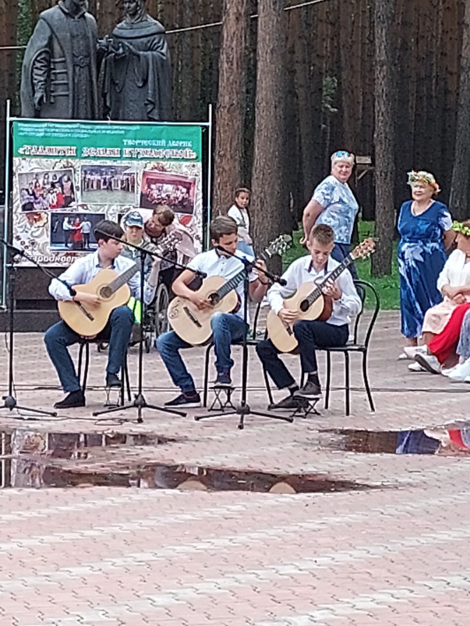 "Творческий дворик"