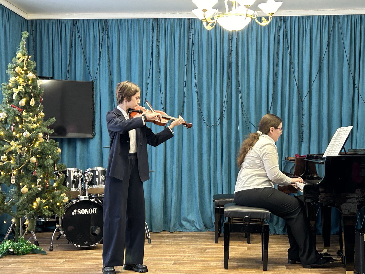 участники