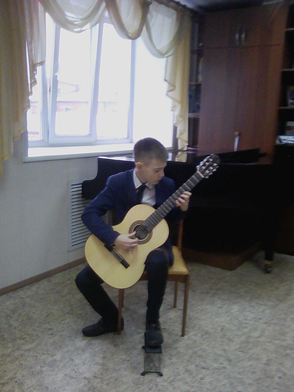 участники