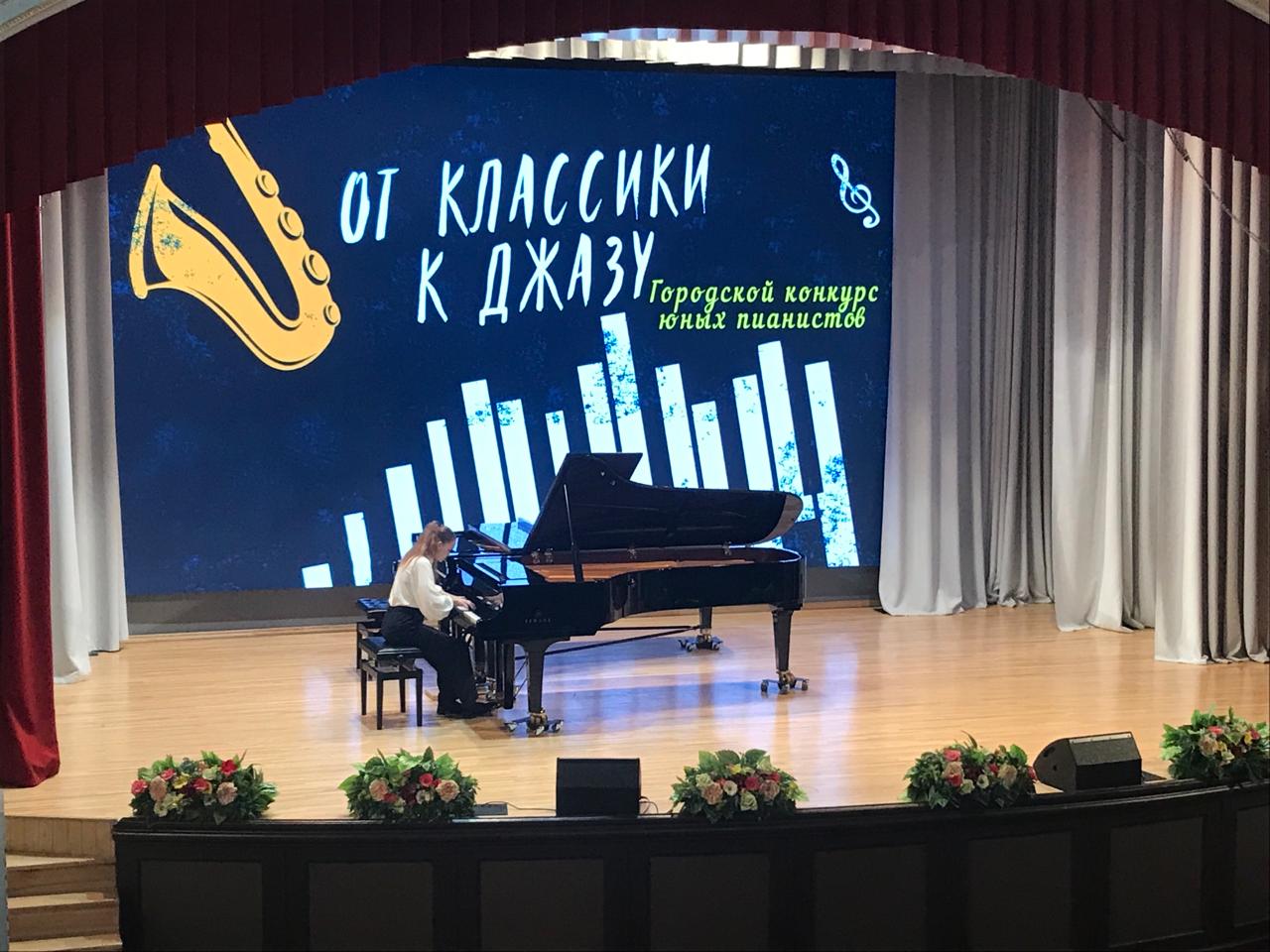 участники