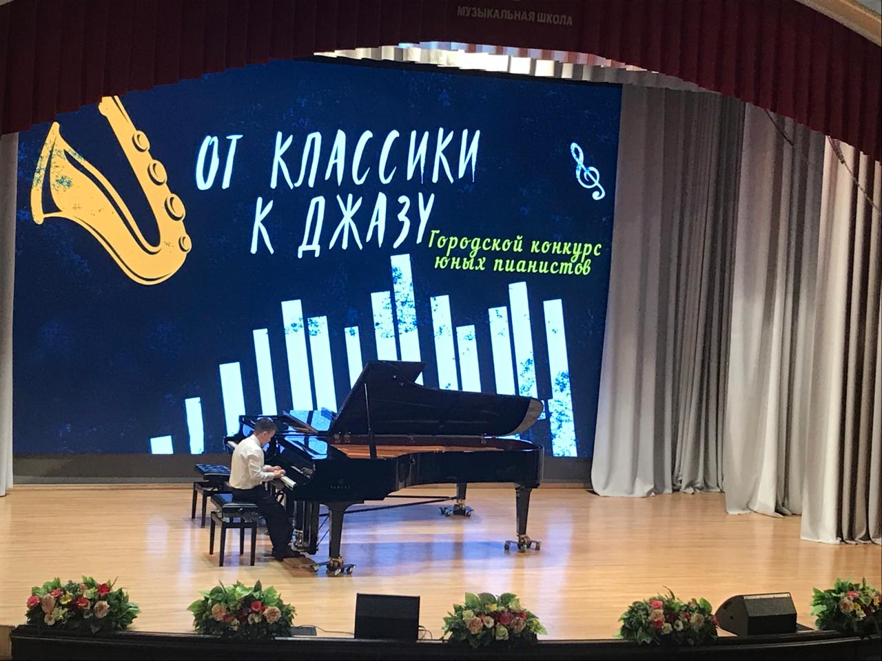 участники