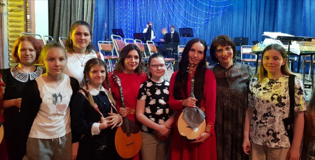 участники концерта, наши уч-ся и преподаватели